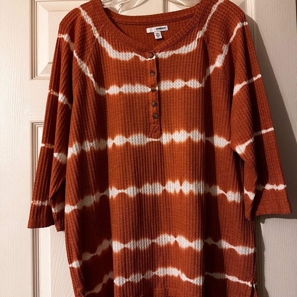 Casual waffle weave top.  Tye Dye type print.